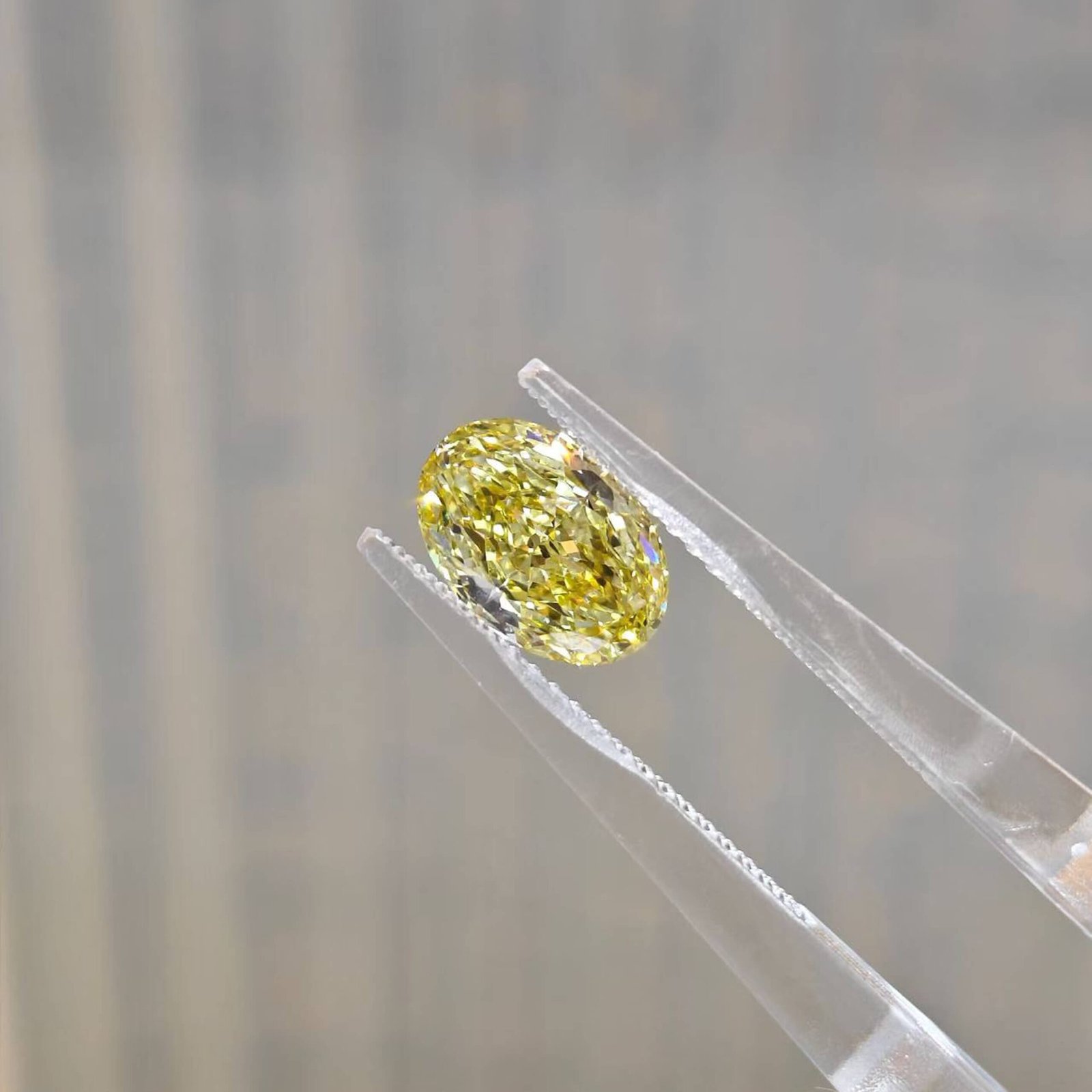Diamante de laboratório amarelo intenso de lapidação oval, 1,54 ct Diamante de laboratório amarelo intenso de lapidação oval, 1,54 ct