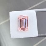 1.66ct emerald cut fancy intense pink lab grown diamond 1 Kim cương nhân tạo màu hồng đậm, cắt hình lục giác, 1,66 carat
