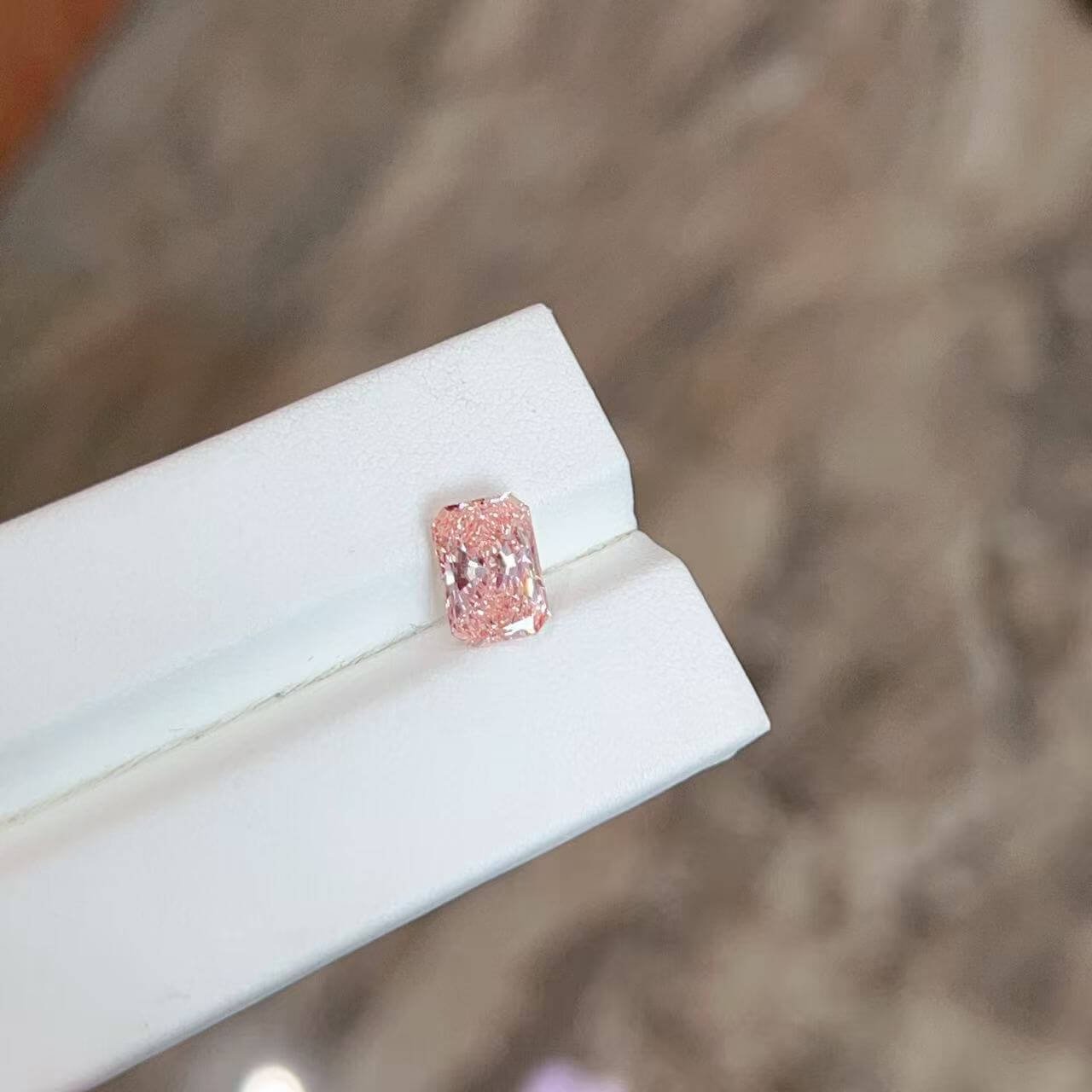 1,71 ct strahlend geschliffener, intensiv pinkfarbener, im Labor gezüchteter Diamant 1,71 ct strahlend geschliffener, intensiv pinkfarbener, im Labor gezüchteter Diamant
