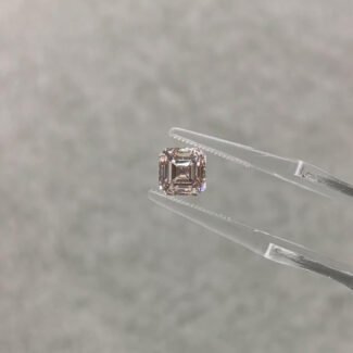 Diamante rosa fantasia creato in laboratorio, taglio Asscher, da 1,78 carati.