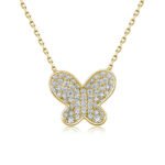 Colar em ouro 18K com pingente redondo em formato de borboleta e cravejado com moissanita.