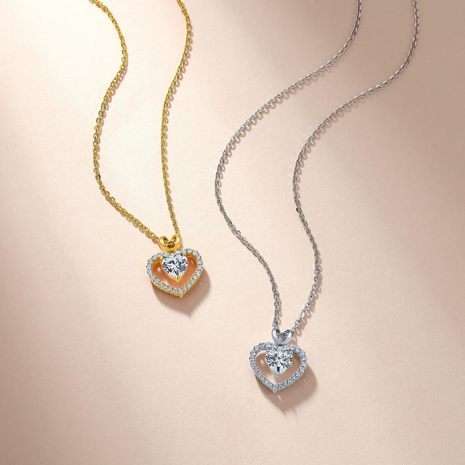 Colar de moissanita com coração duplo em ouro 18K