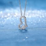 18K gold heart cut moissanite necklace 4 Colar de ouro 18K com moissanita em formato de coração