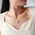 18K gold heart cut moissanite necklace 5 Colar de ouro 18K com moissanita em formato de coração