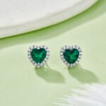 Boucles d'oreilles puces en pierre précieuse de laboratoire taillée en forme de cœur
