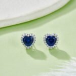 Boucles d'oreilles puces en pierre précieuse de laboratoire taillée en forme de cœur