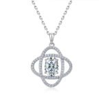 Colar de moissanita oval com corte céu estrelado em ouro 18K