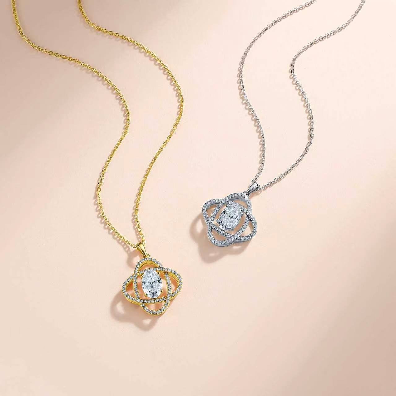 Colar de moissanita oval com corte céu estrelado em ouro 18K