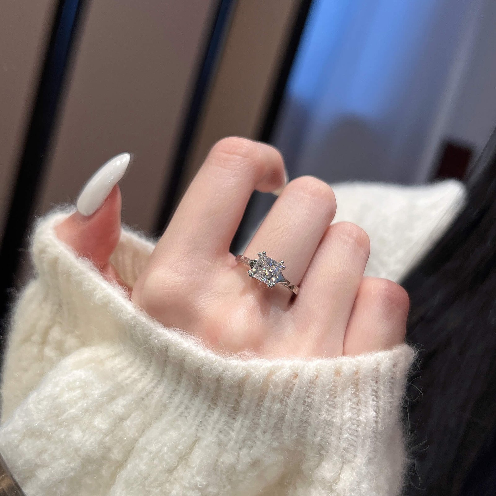 Verlovingsring van 18 karaats goud met prinsesslijp Moissanite