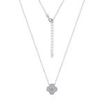 Collana rotonda in oro 18 carati con moissanite e quadrifoglio.