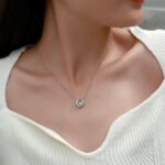 18K gold whirlwind round cut Moissanite necklace 5 Halskette aus 18-karätigem Gold mit rundem Moissanit im Wirbelschliff