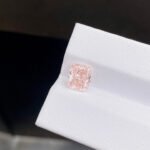 2.01ct cushion cut fancy intense pink lab grown diamond 1 Diamante de laboratório rosa intenso de 2,01 ct com lapidação almofada