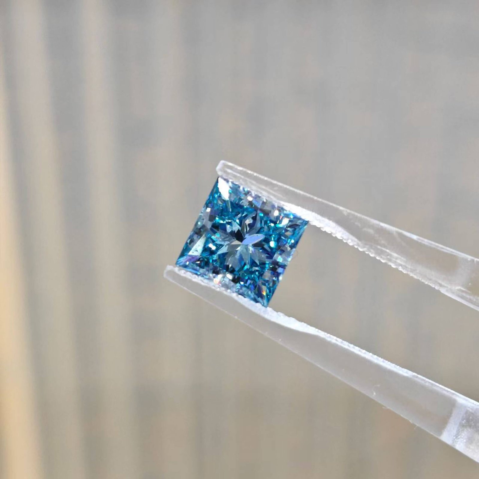 2,05 ct Prinzessschliff, intensiv blauer, im Labor gezüchteter Diamant 2,05 ct Prinzessschliff, intensiv blauer, im Labor gezüchteter Diamant