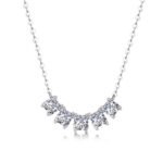 Colar com pingente de moissanita de 2,0 ct com cinco cortes princesa. Colar com pingente de moissanita de 2,0 ct com cinco lapidações princesa