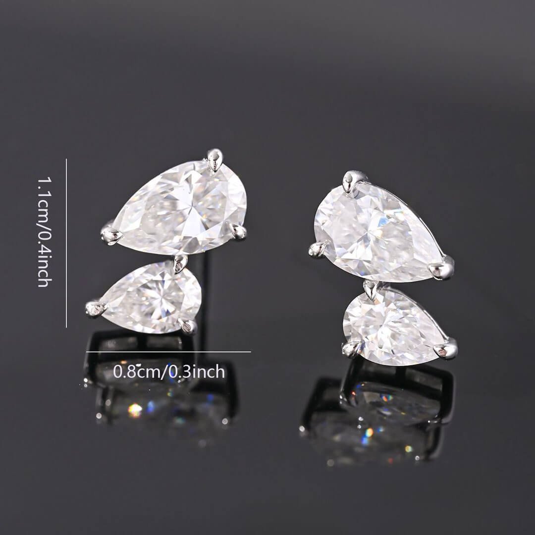 Oorbellen met 3 pootjes en dubbele peervormige Moissanite-steen.