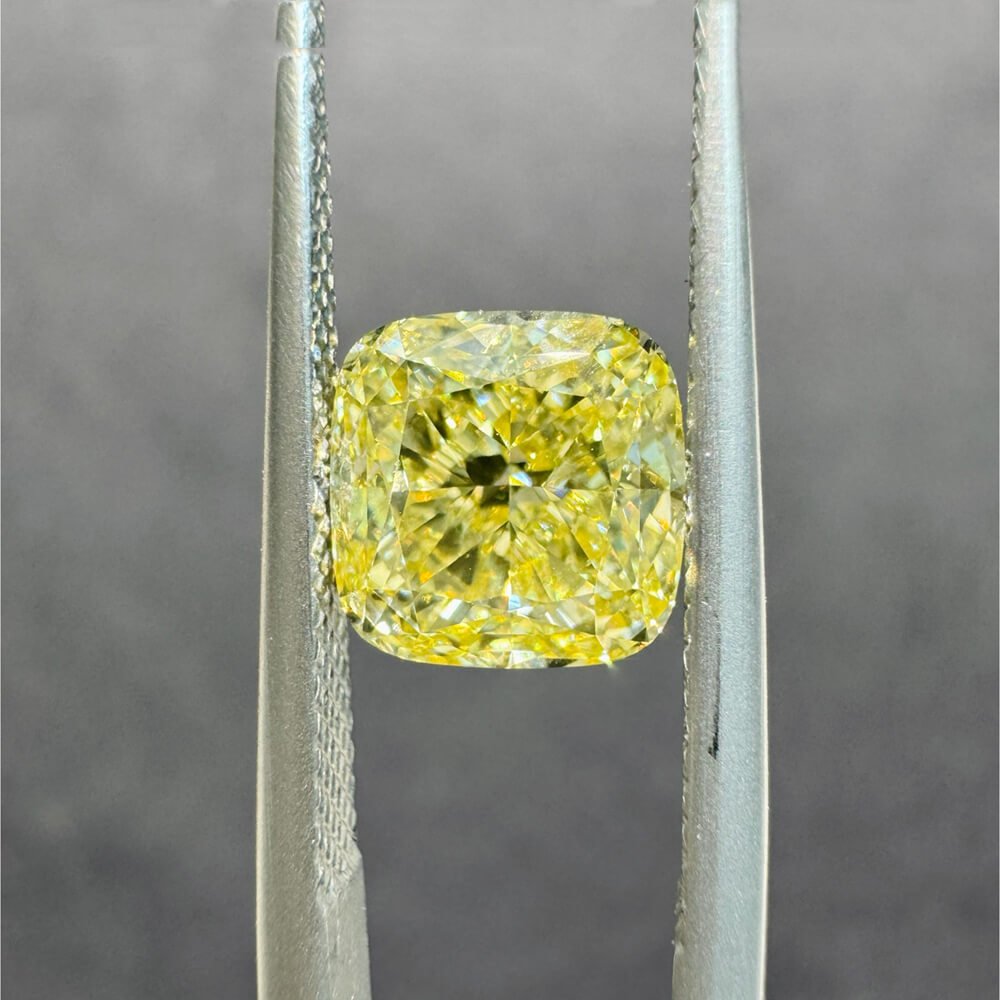 Diamante sintetico giallo intenso fantasia taglio cuscino da 3,06 carati