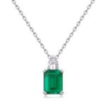4 Prong lab grown emerald pendant necklace 1 Hanger met 4 pootjes en in het laboratorium gekweekte smaragd.