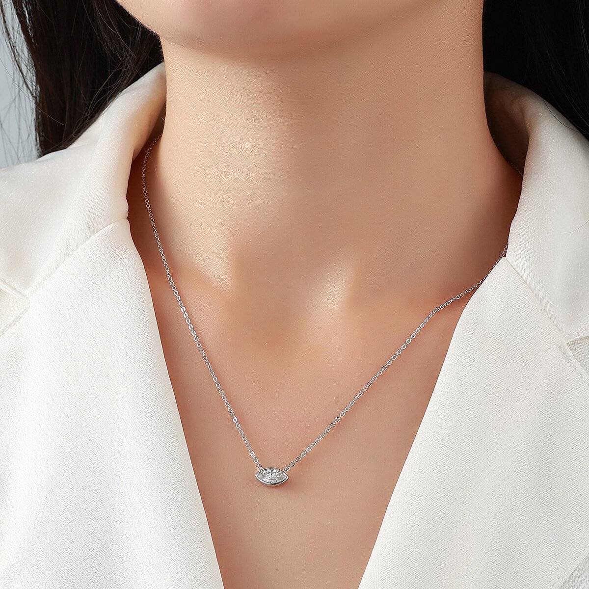 Collana con pendente in Moissanite con taglio marquise e castone