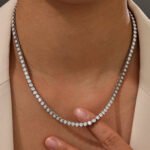 Tenniskette mit rundem Moissanit in Lünettenfassung, 5 Tenniskette mit rund geschliffenem Moissanit in Lünettenfassung