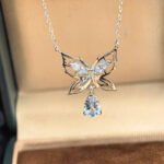 Butterfly shape lab grown sapphire pendant necklace 2 Подвеска в виде бабочки из выращенного в лаборатории сапфира.