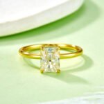 Nhẫn đính hôn Moissanite cắt kiểu radiant 4 chấu
