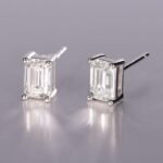Emerald cut Moissanite earrings stud 2 Oorbellen met smaragdgeslepen moissanite.