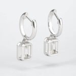Серьги-кольца из муассанита изумрудной огранки