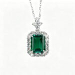 Emerald cut lab grown gemstone pendant necklace 2 Colar com pingente de pedra preciosa cultivada em laboratório com corte esmeralda