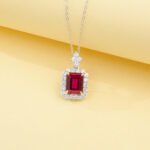 Emerald cut lab grown gemstone pendant necklace 3 Colar com pingente de pedra preciosa cultivada em laboratório com corte esmeralda