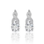 Orecchini a cerchio in moissanite intrecciati per l'eternità