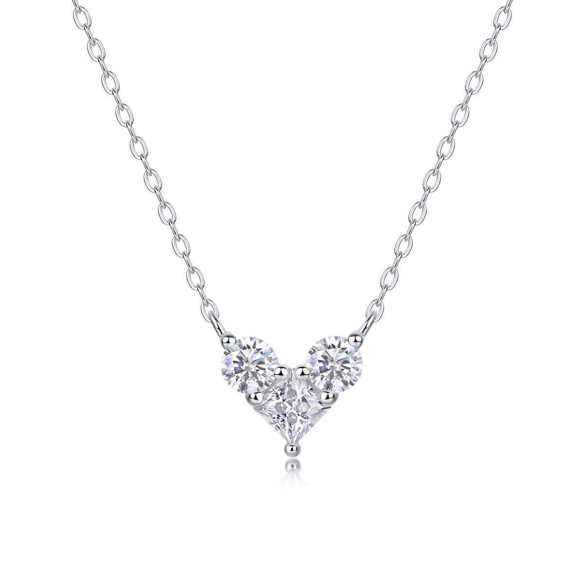 Halsketting met hanger in hartvorm van moissanite