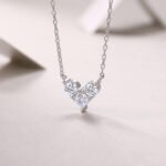 Halsketting met hanger in hartvorm van moissanite