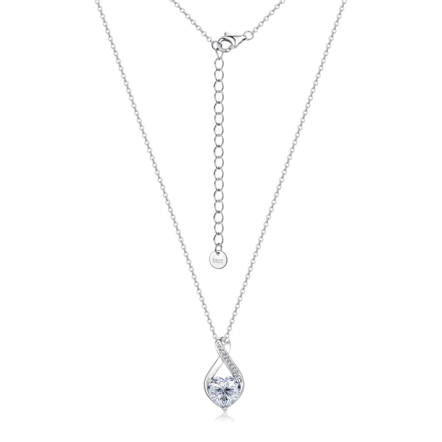 Collana con ciondolo a forma di cuore in moissanite "Amore infinito" Collana con ciondolo a forma di cuore in moissanite "Amore infinito"