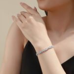 Irregular geometric moissanite bracelet 4 Bracciale in moissanite dalla forma geometrica irregolare