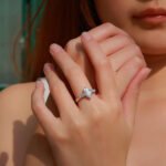Marquise cut Moissanite three stones engagement ring 5 Anel de noivado com três pedras de moissanita lapidada em marquise