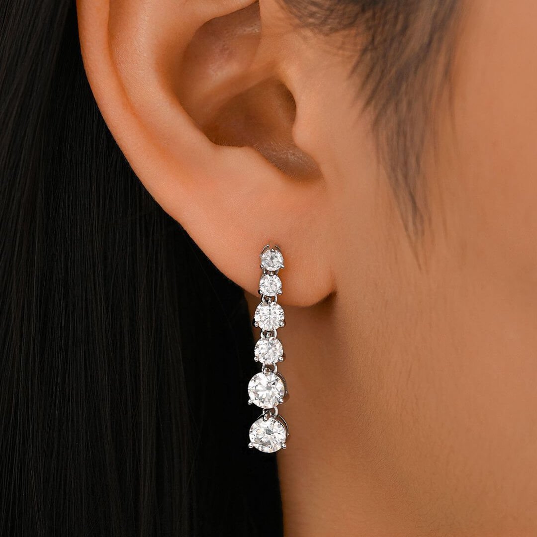 Pendientes de moissanita tallada redonda Meteor Pendientes de moissanita tallada redonda Meteor