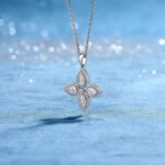Pear-shaped classic four-leaf clover moissanite necklace 4 Colar clássico de moissanita em formato de trevo de quatro folhas com pingente em formato de pera
