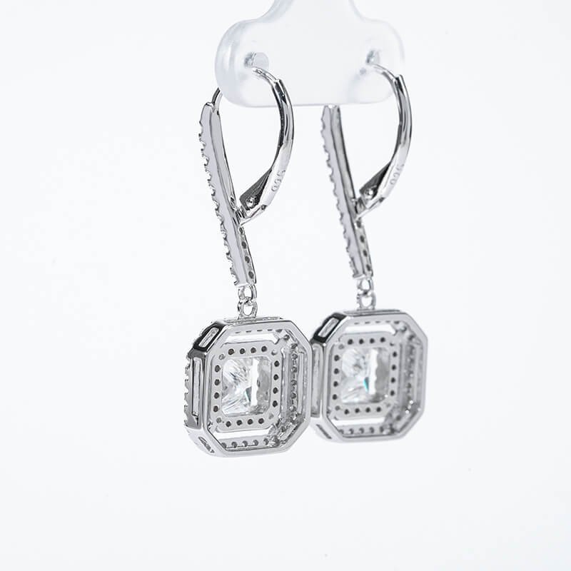 Orecchini a cerchio con moissanite taglio princess e pavé completo Orecchini a cerchio con moissanite taglio princess e pavé completo