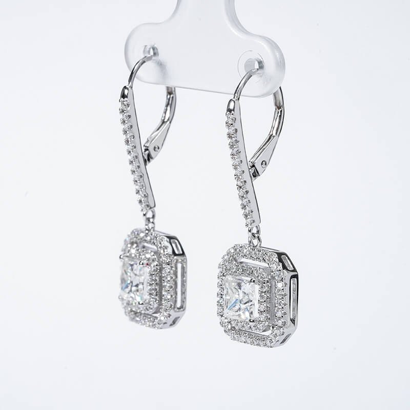 Orecchini a cerchio con moissanite taglio princess e pavé completo Orecchini a cerchio con moissanite taglio princess e pavé completo