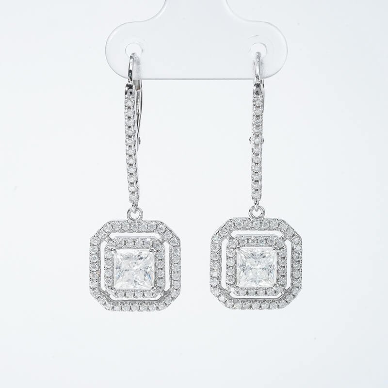 Orecchini a cerchio con moissanite taglio princess e pavé completo Orecchini a cerchio con moissanite taglio princess e pavé completo