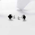 Round black onyx clover Moissanite earrings stud 2 Runde Ohrstecker aus schwarzem Onyx und Moissanit mit Kleeblatt-Moissanit-Verzierung