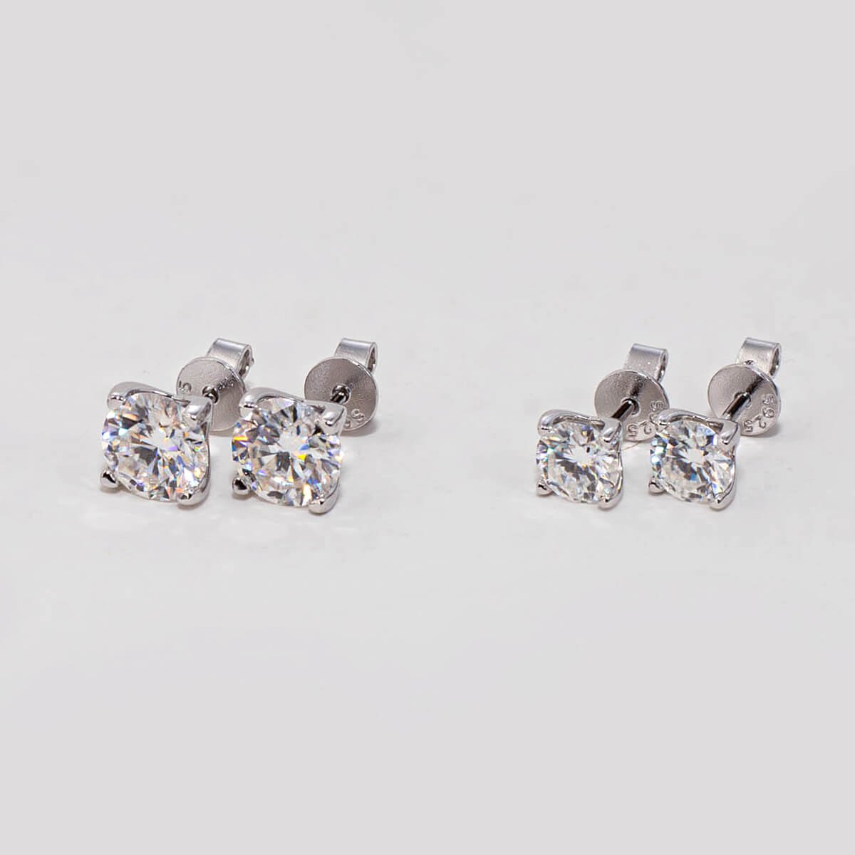 Pendientes de moissanita de talla redonda Pendientes de moissanita de talla redonda