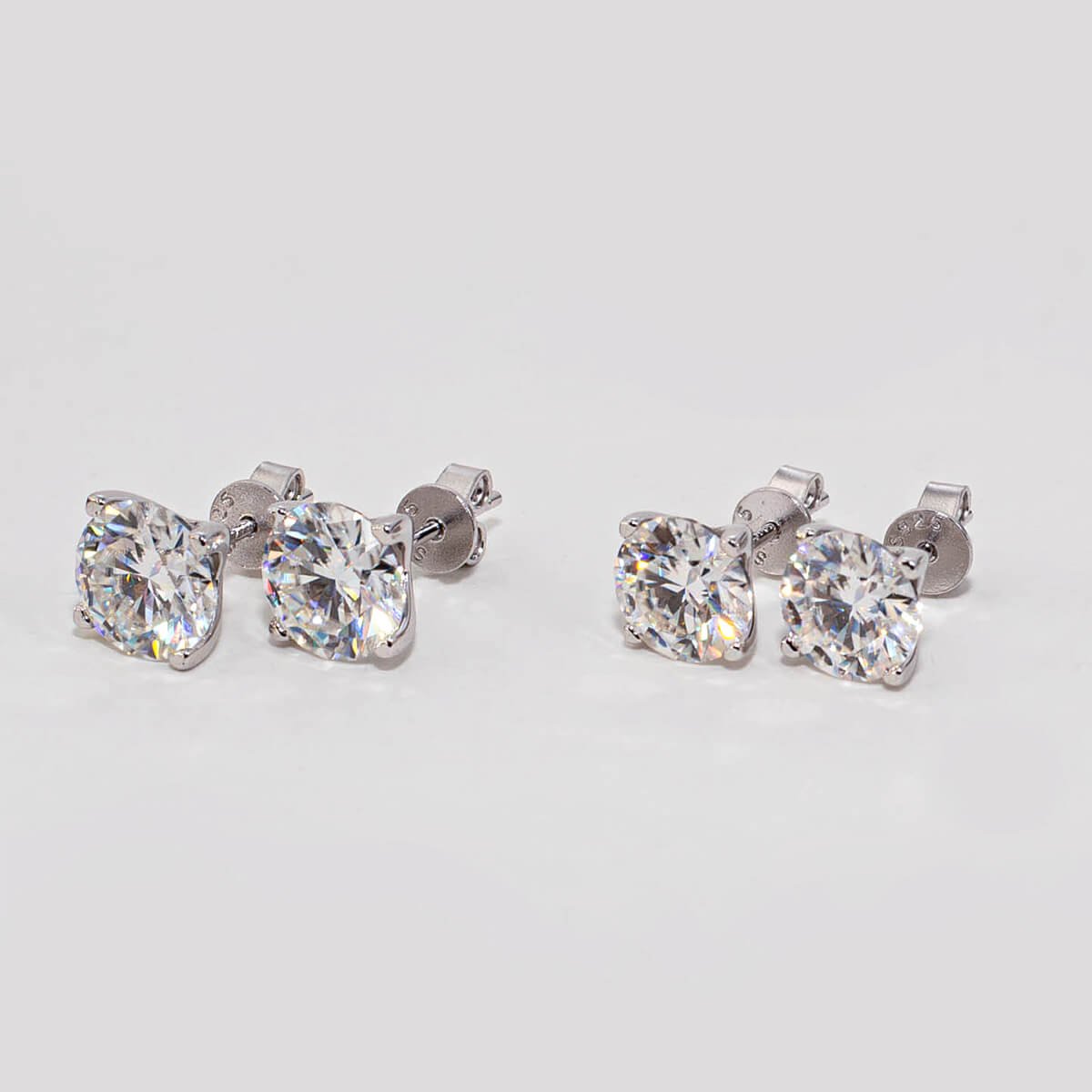 Pendientes de moissanita de talla redonda Pendientes de moissanita de talla redonda
