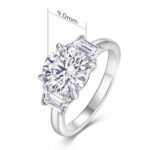 Round cut Moissanite three stones engagement ring 7 Anel de noivado com três pedras de moissanita de corte redondo 02