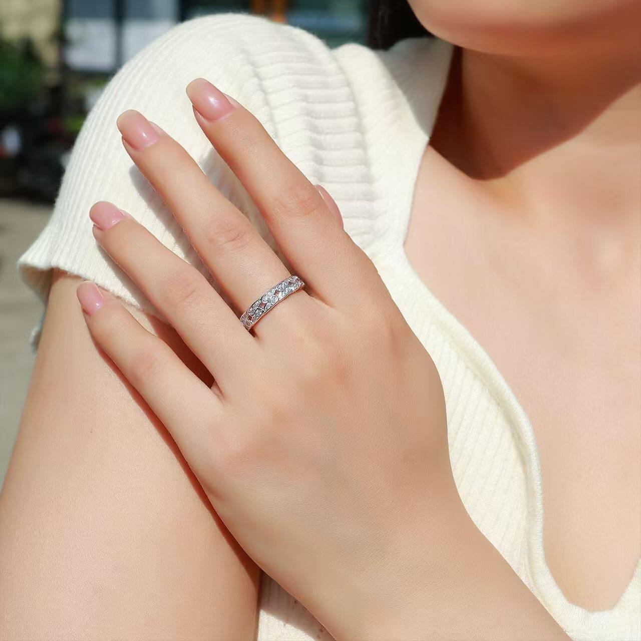 Runder Moissanit-Ewigkeitsring mit Kettengliedern Runder Moissanit-Ewigkeitsring mit Kettengliedern