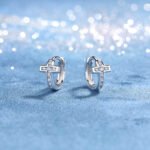 Round cut cross Moissanite hoop earrings 4 Orecchini a cerchio con croce in moissanite taglio rotondo