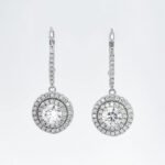 Round cut full pave moissanite hoop earrings 2 Orecchini a cerchio con moissanite a taglio rotondo e pavé completo
