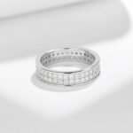 Round three-row Moissanite full-set eternity ring 4 Bague d'éternité sertie de moissanites à trois rangs.