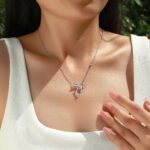 Collana con pendente a fiocco scintillante in moissanite 5 Collana con pendente a fiocco scintillante in moissanite