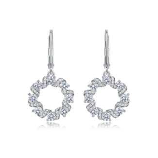 Orecchini a cerchio con moissanite a forma di stella scintillante
